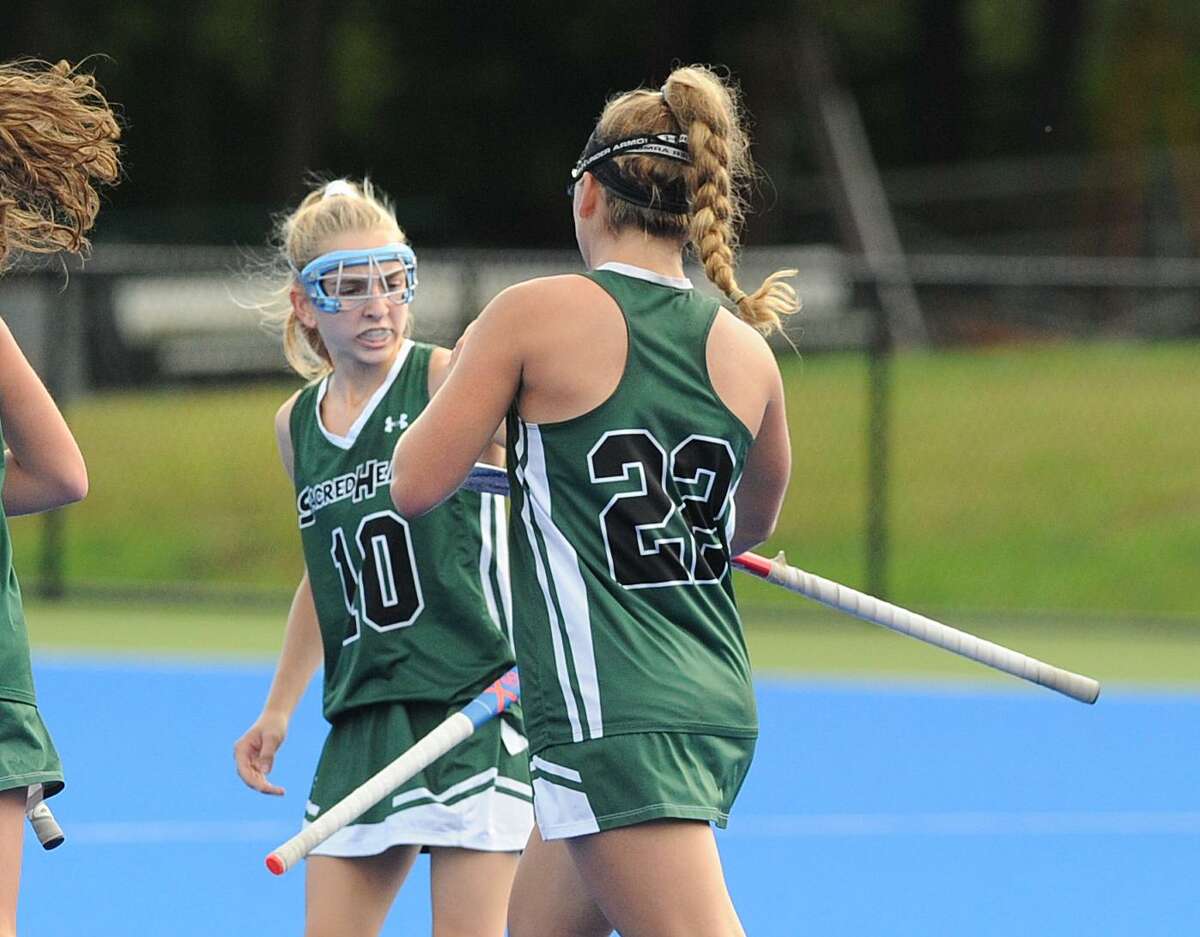 Sacred Heart field hockey storms past Loomis Chaffee