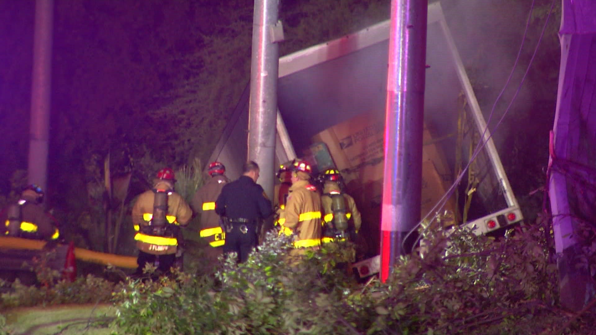 USPS driver dies in fiery crash off I-35 in San Antonio