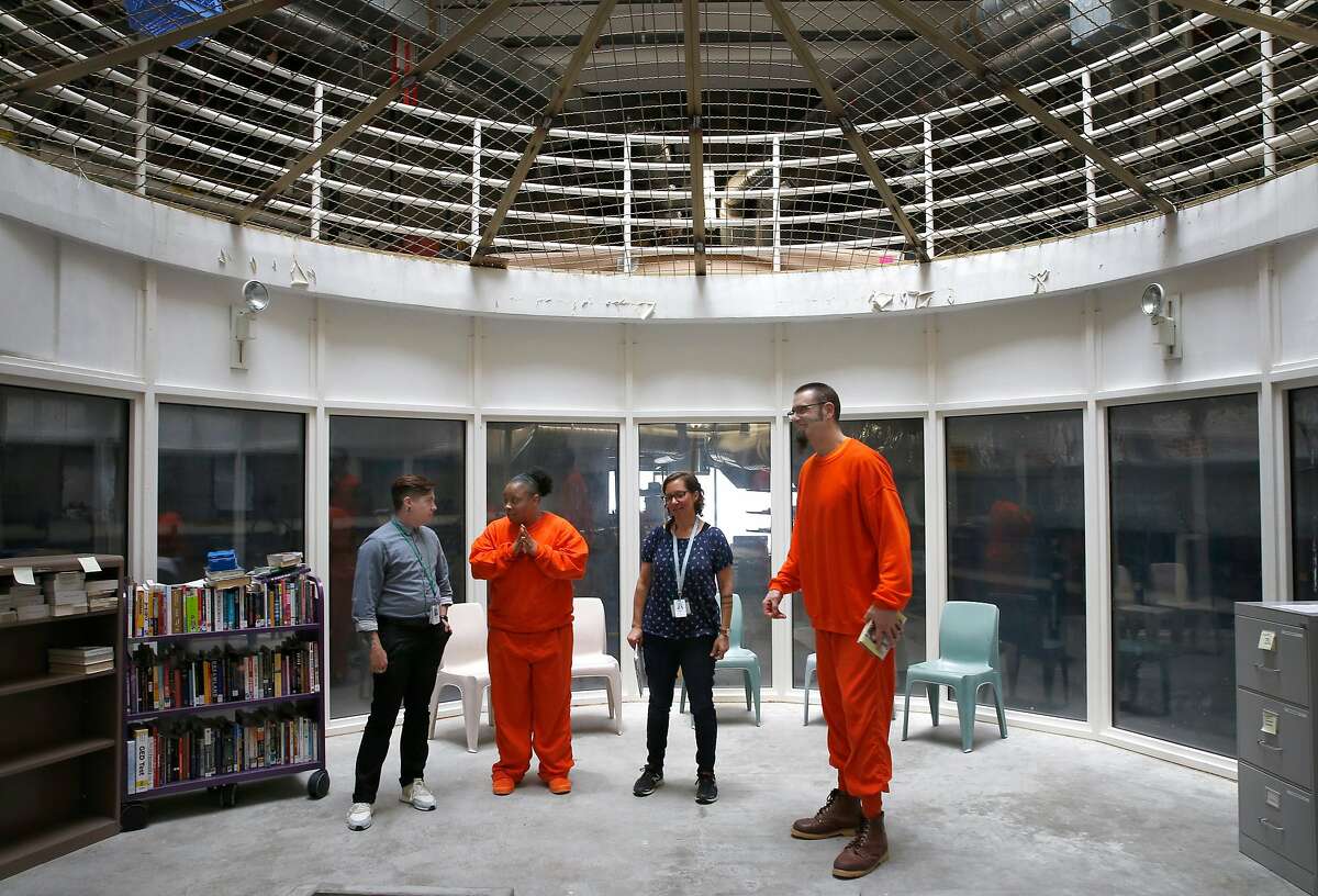 Sf Jail Inmates Free Their Minds Find Peace Thanks To New Library Program 3390