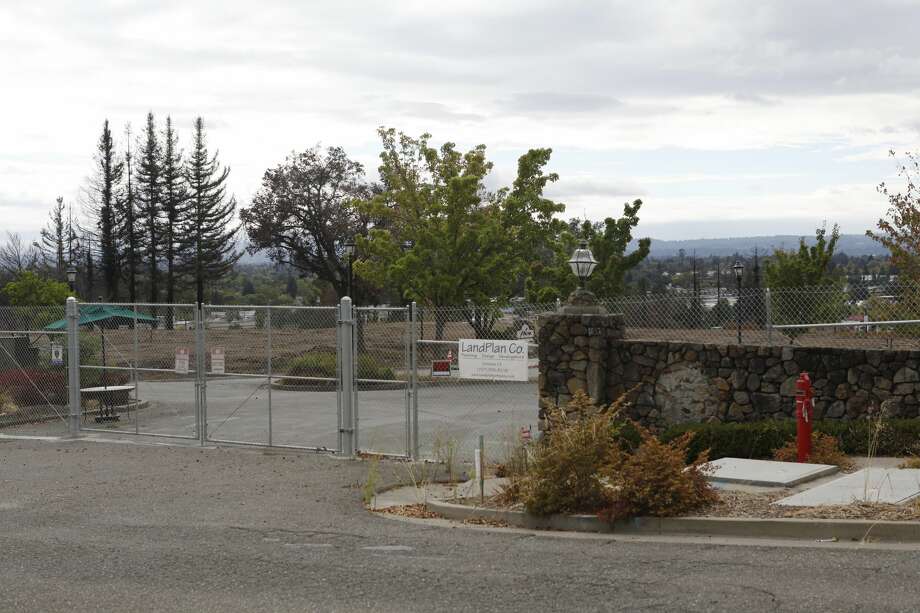 The entrance to the Hilton Sonoma Wine Country on Wednesday, Oct. 3, 2018. Photo: Katie Wood/SFGATE 