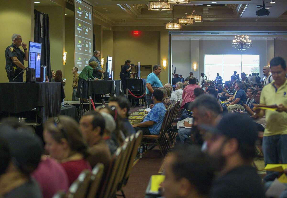 Foreclosure auctions a hot ticket in Houston