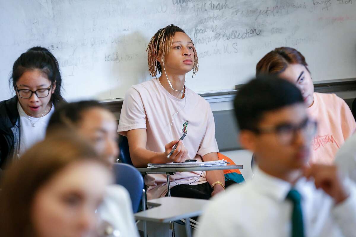 Demani Lee (center) listens as Timmy Chan teaches during a Business Calculus class at SFSU on Monday, September 17, 2018 in San Francisco, Calif.