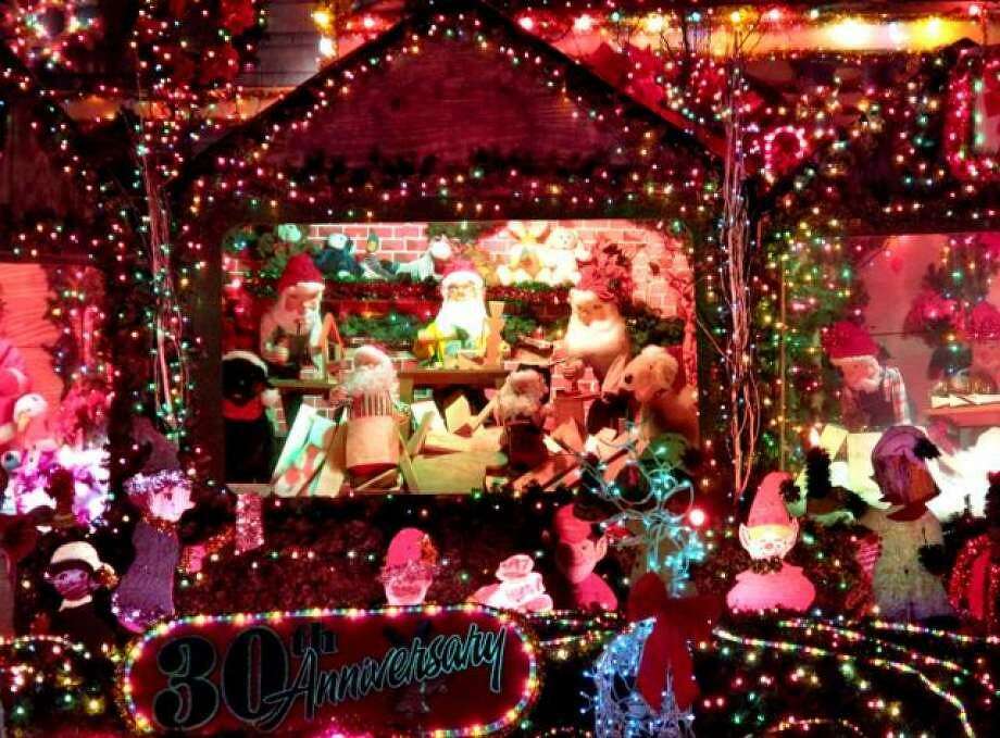 Torrington S Christmas House In Foreclosure The Register Citizen