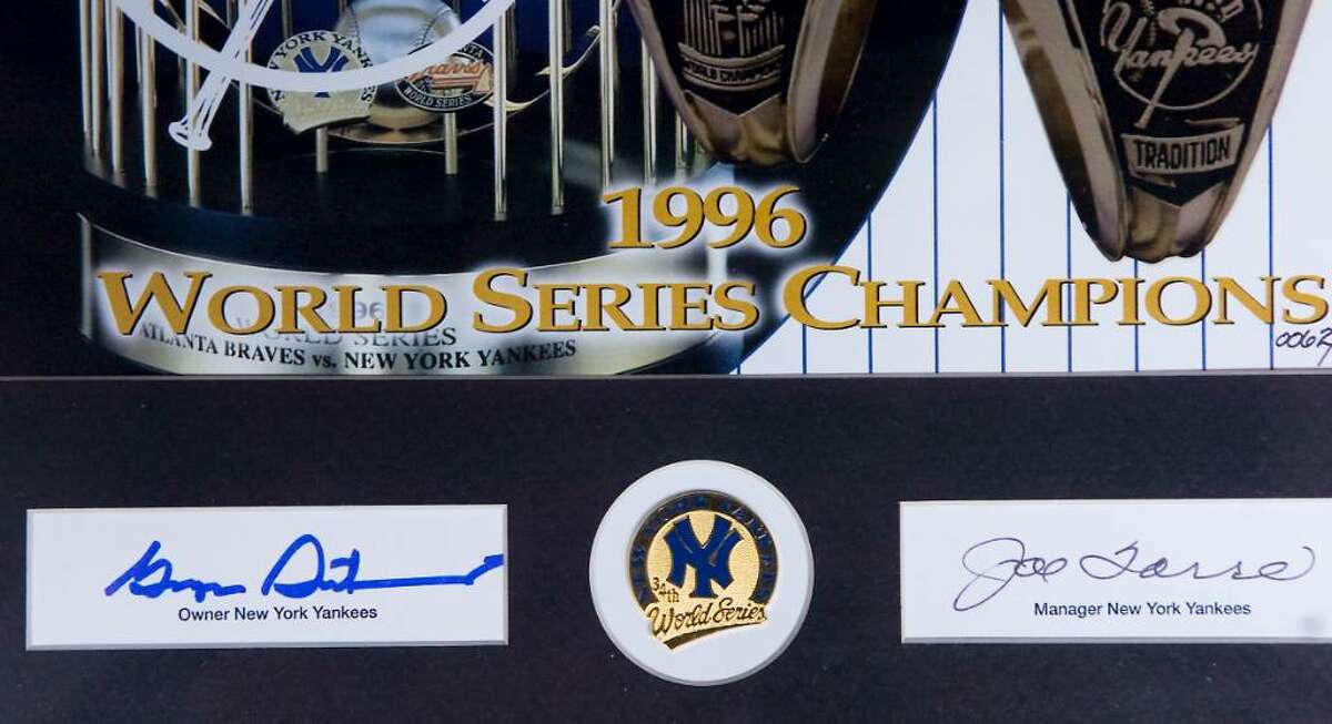 1996 World Series Commemorative Pin - Yankees vs. Braves