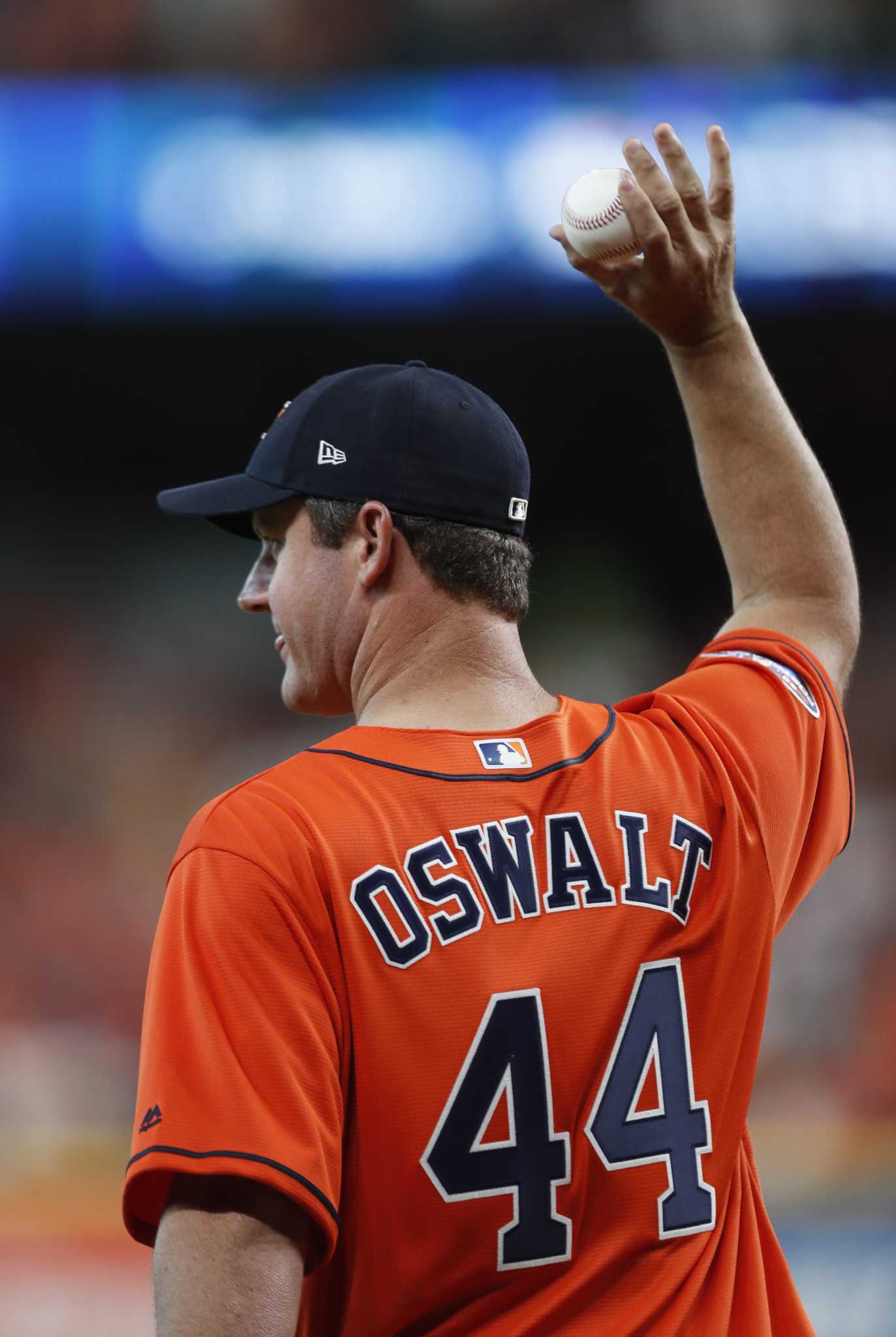 Astros legend Roy Oswalt goes into restaurant business