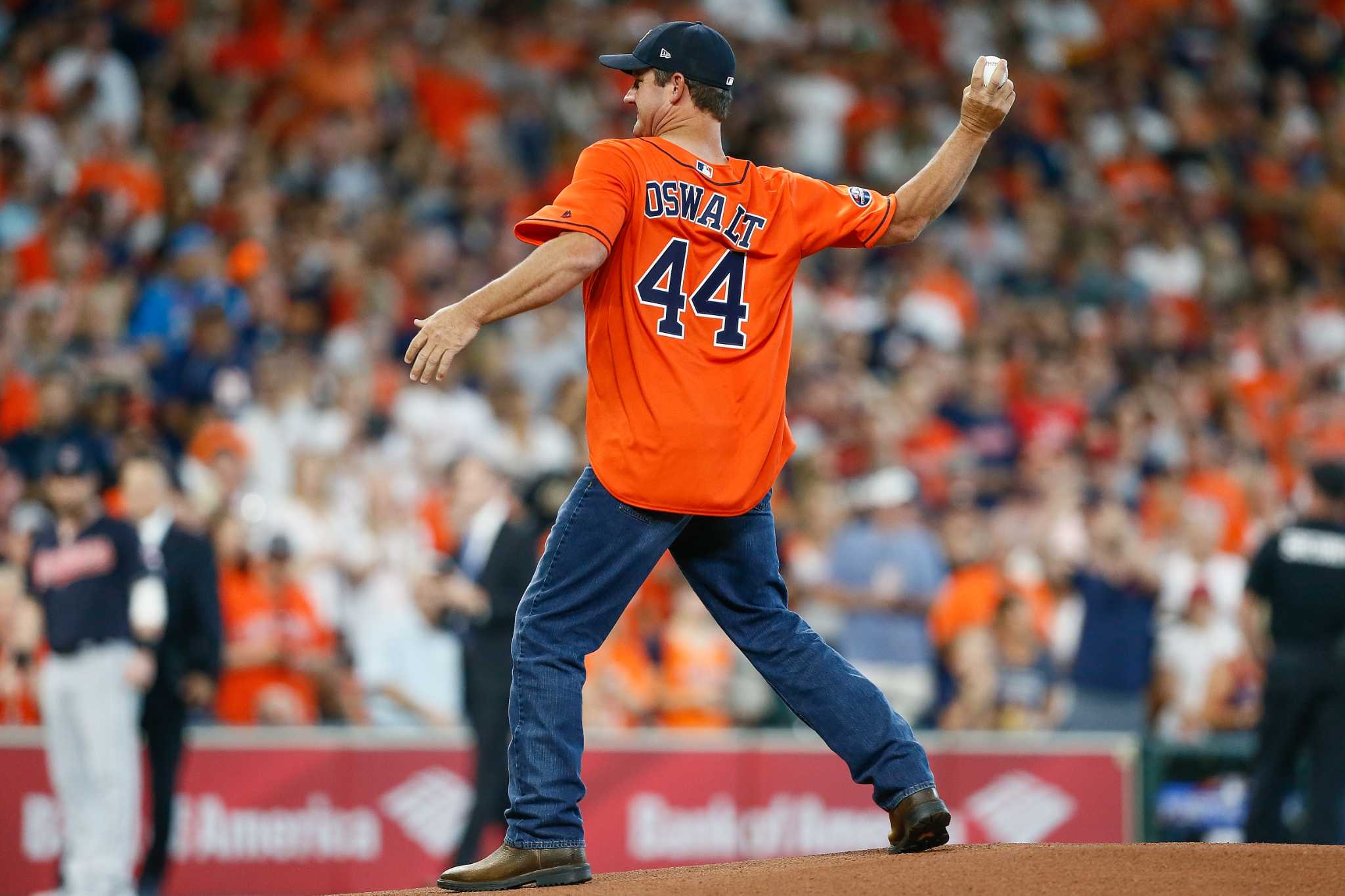 Roy Oswalt throws Astros' first pitch before ALCS Game 2