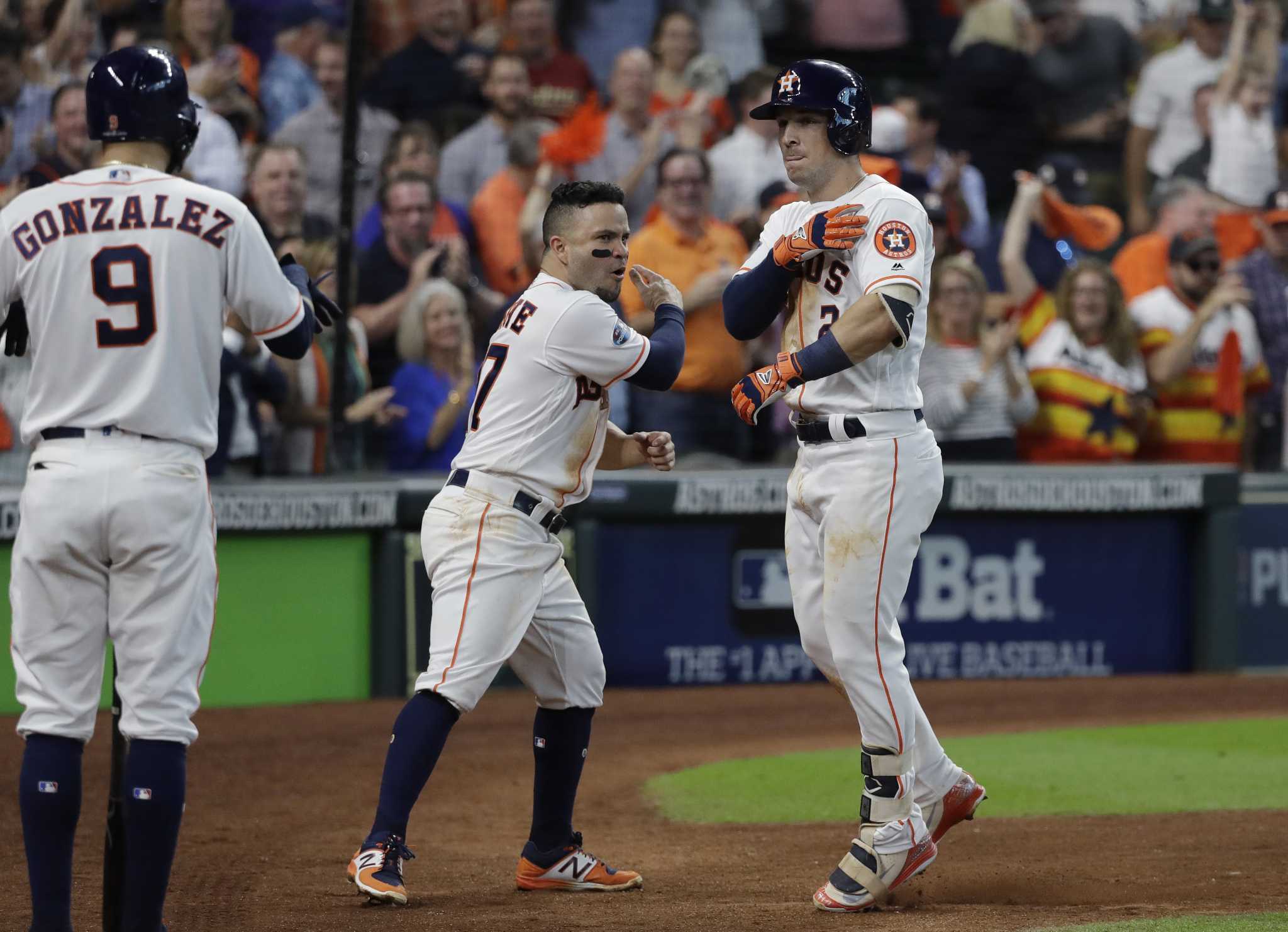 Astros' Evan Gattis hits 2 solo home runs