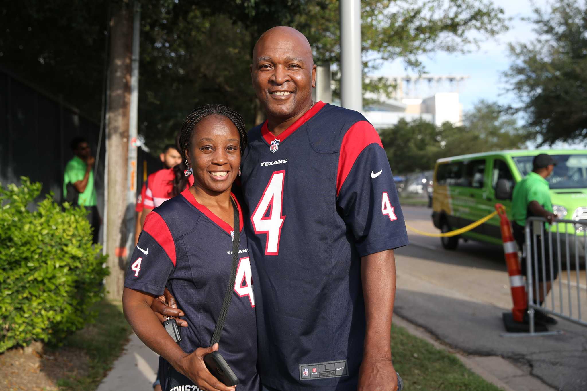 Texans, Cowboys fans party together at NRG Stadium tailgate