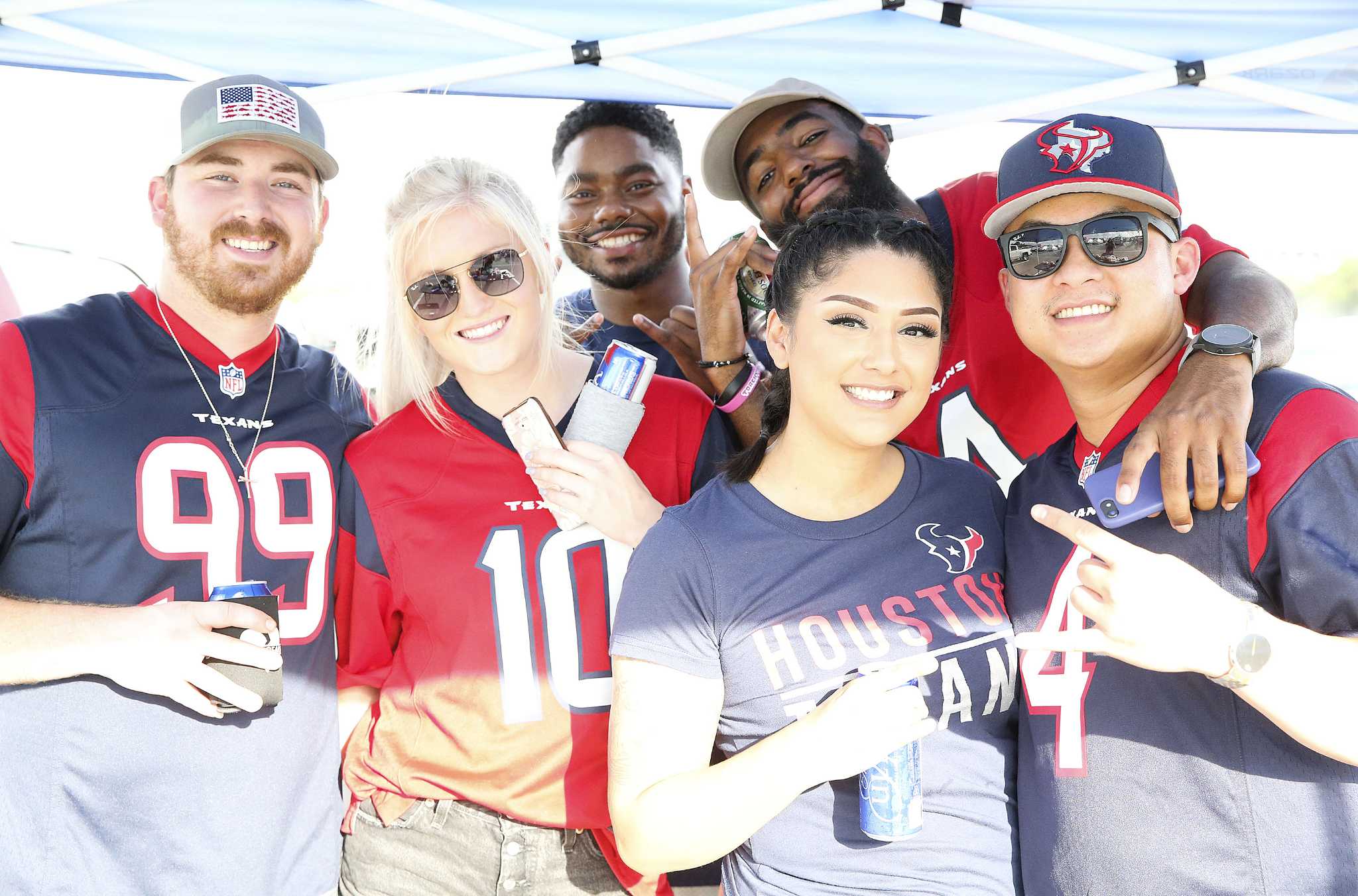 Texans, Cowboys fans party together at NRG Stadium tailgate