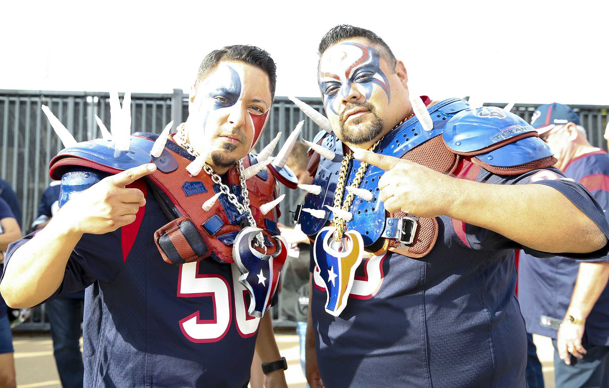 Texans, Cowboys fans party together at NRG Stadium tailgate