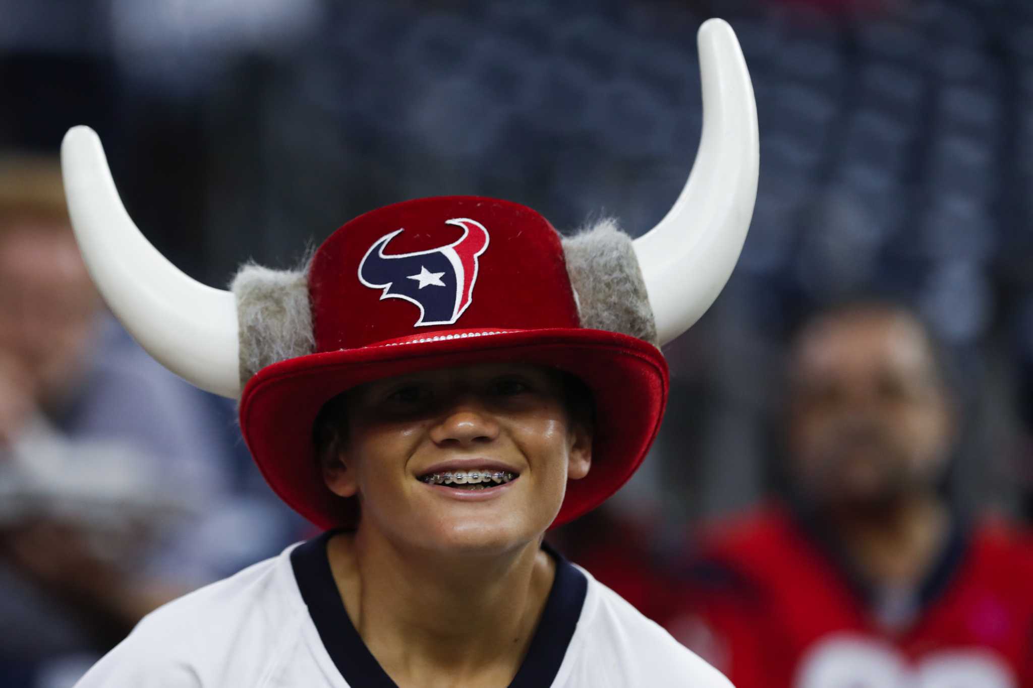 Texans, Cowboys fans party together at NRG Stadium tailgate