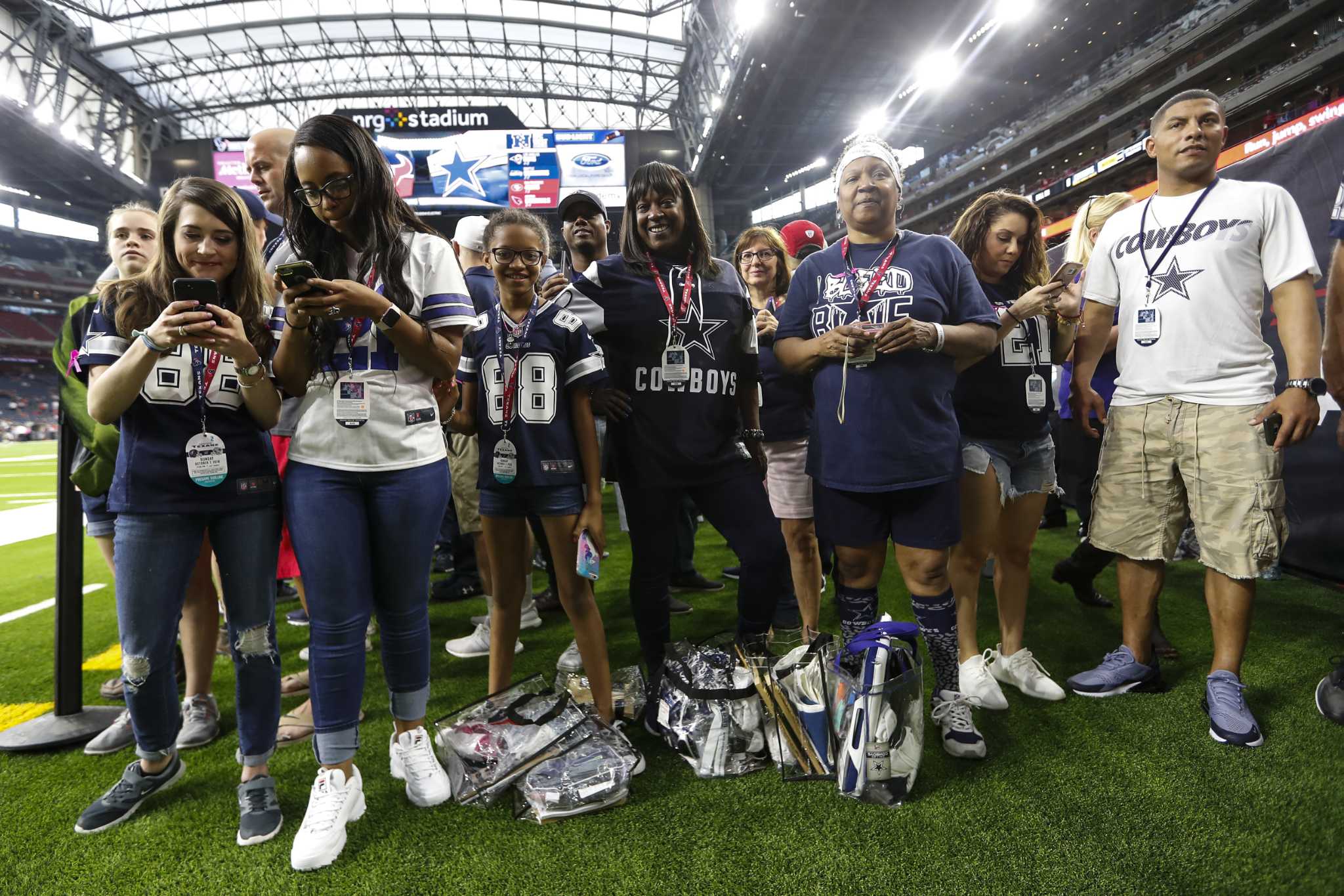 Texans, Cowboys fans party together at NRG Stadium tailgate