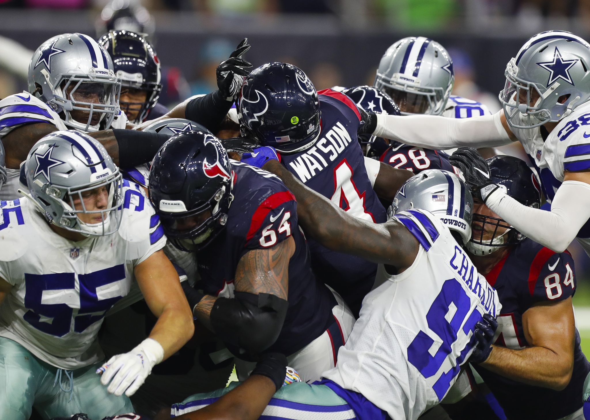 Houston, TX, USA. 7th Oct, 2018. Dallas Cowboys running back Ezekiel  Elliott (21) stiff arms Houston Texans defensive back Shareece Wright (43)  during the first quarter in the NFL football game between