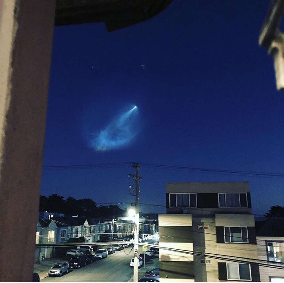 Strange light moving slowly through the Bay Area sky was Elon Musk's SpaceX