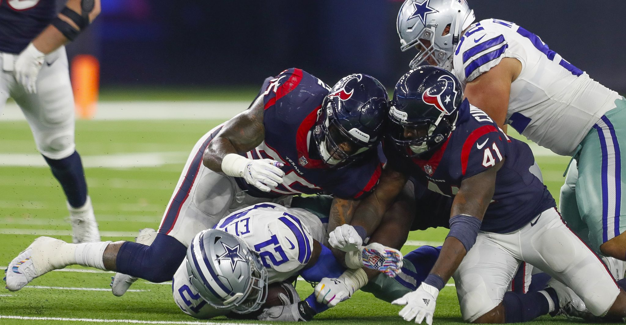 Texans bottle up Cowboys running back Ezekiel Elliott