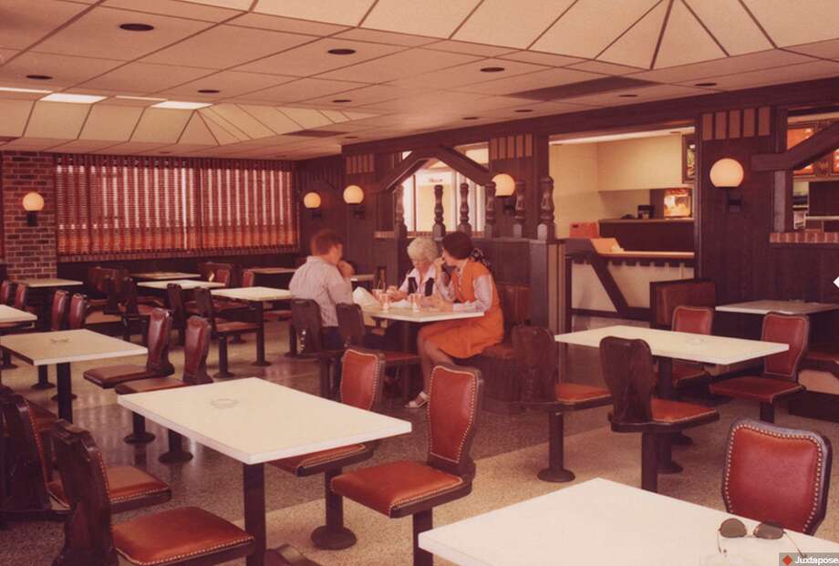 whataburger dining room open