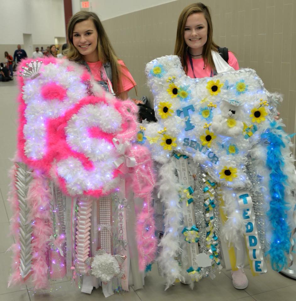 Houston Students Celebrate Homecoming With Over The Top Texas Sized Mums   RawImage 