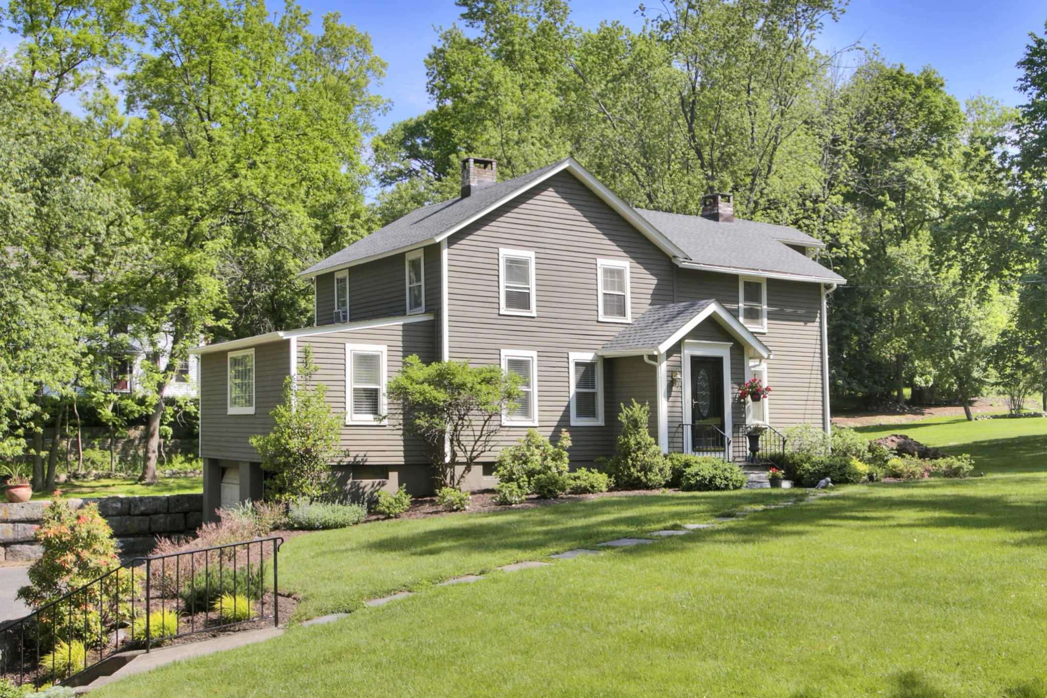 On the Market / 1860s farmhouse for sale in Westport