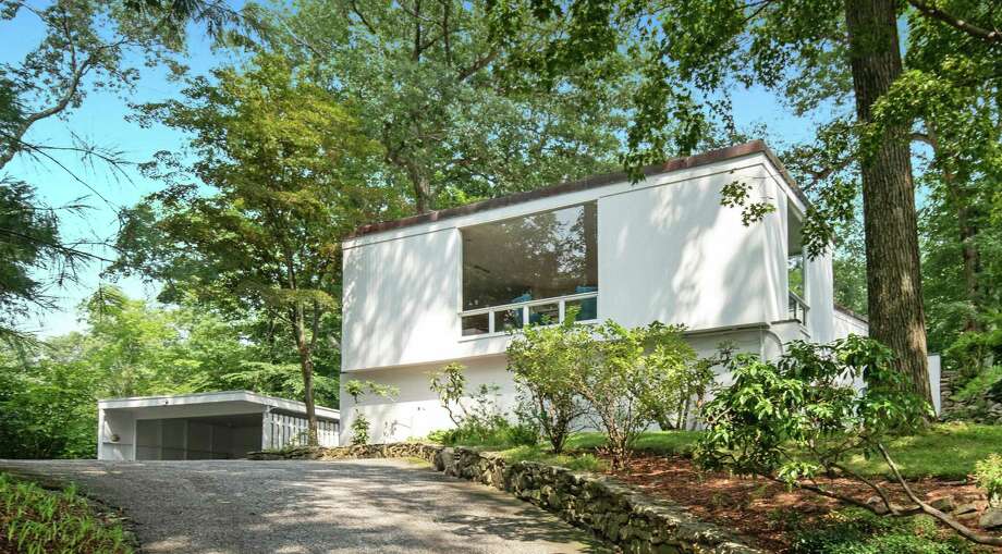 On The Market A Mid Century Modern Gem Listed In New Canaan The Signature Mid Century Modern Beaven W Mills House At 31 Chichester Road Is