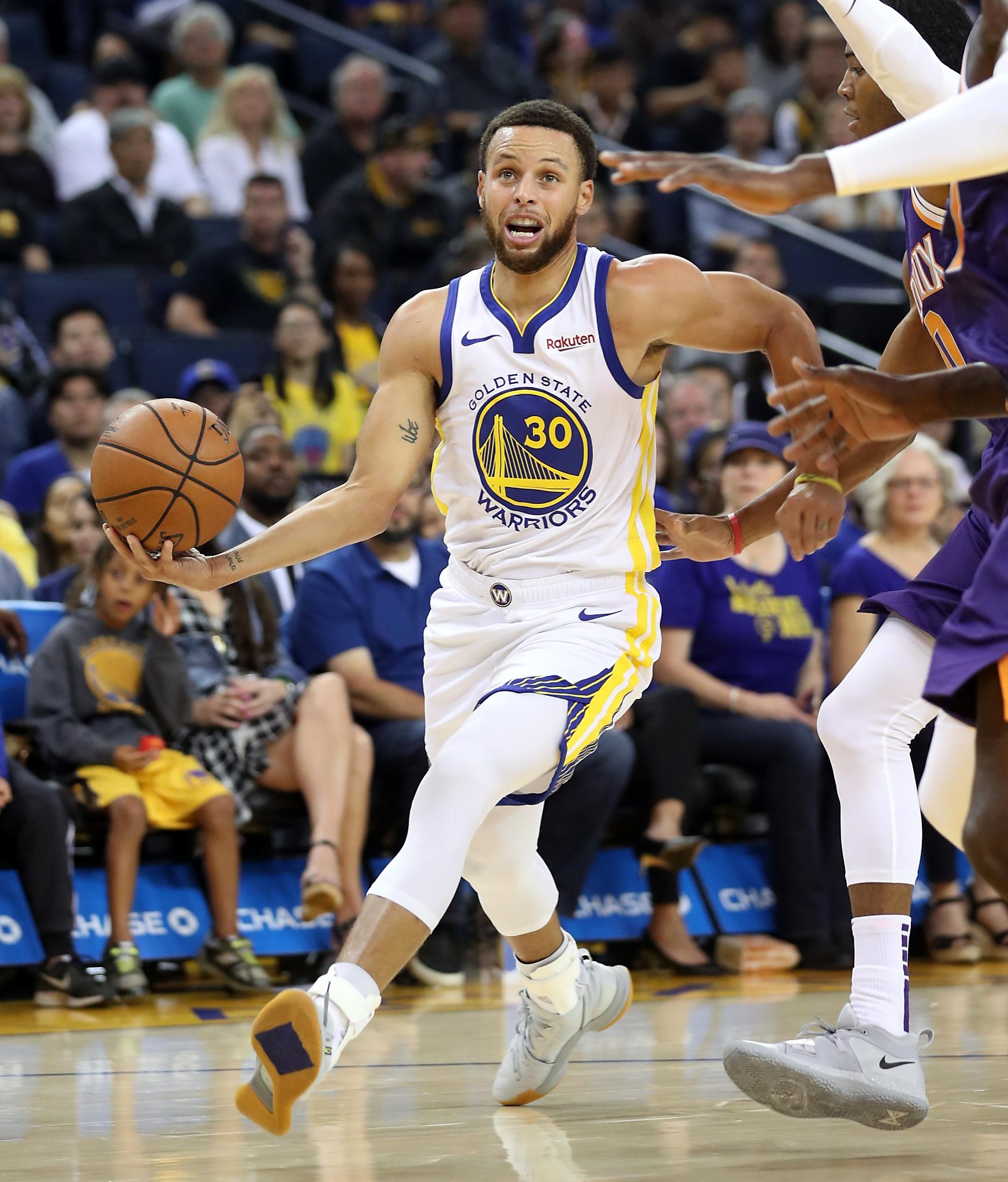 Warriors lose their cool in preseason loss to Suns - SFChronicle.com