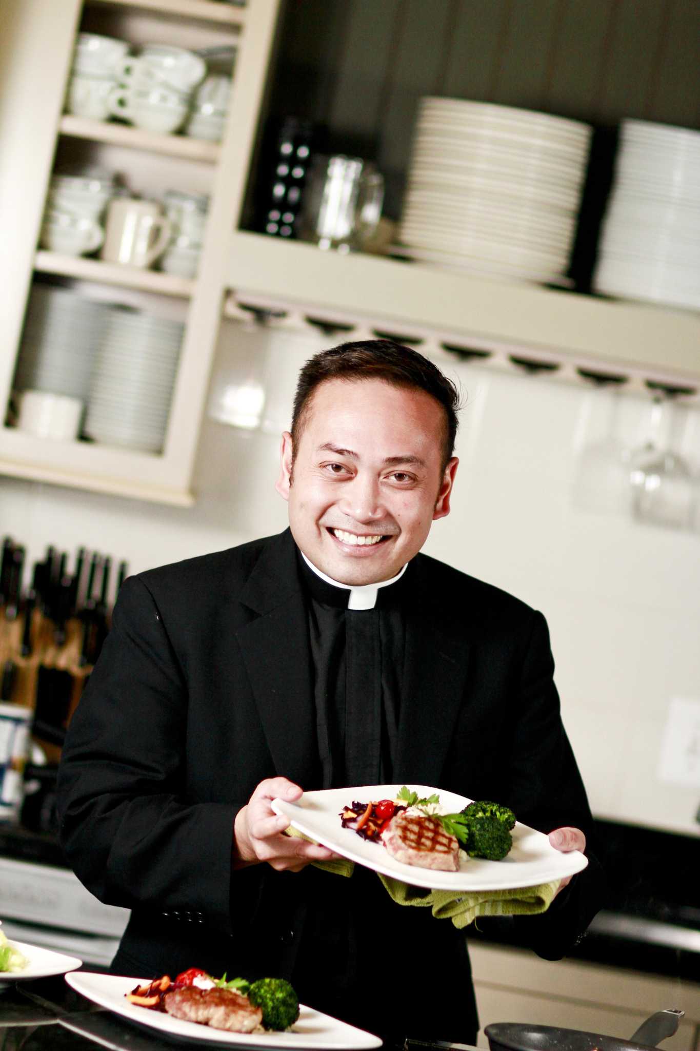 Priestchef shares his faith in food at Catholic Charities event