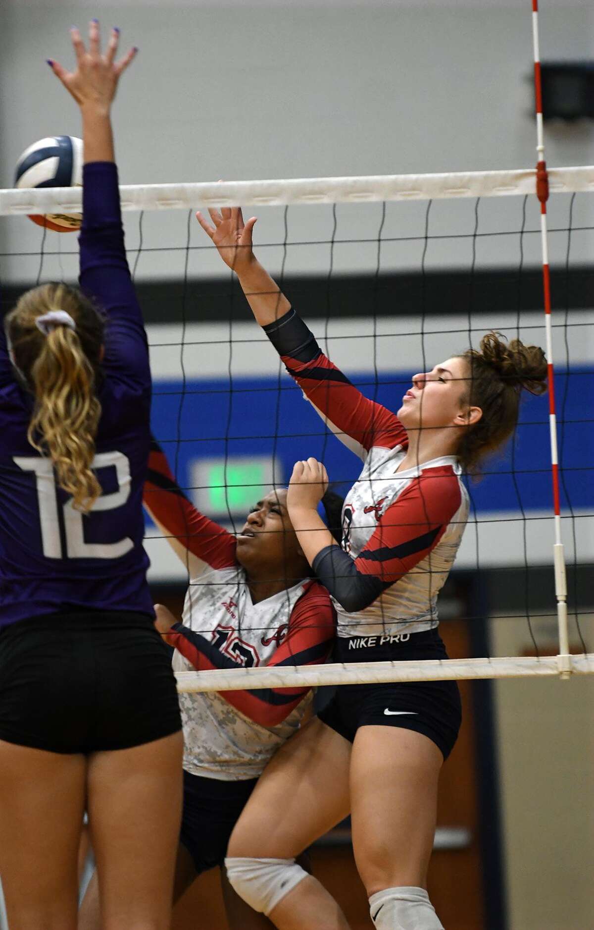 Volleyball Pasadena Memorial holds off Atascocita in battle for