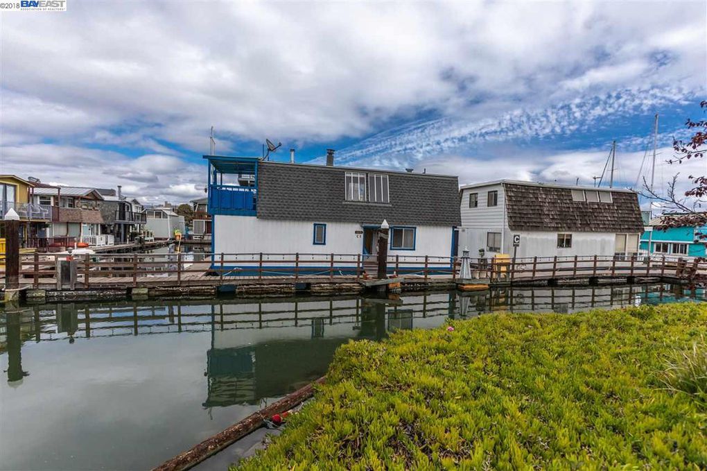 Alameda houseboat where Tom Hanks once lived is up for sale