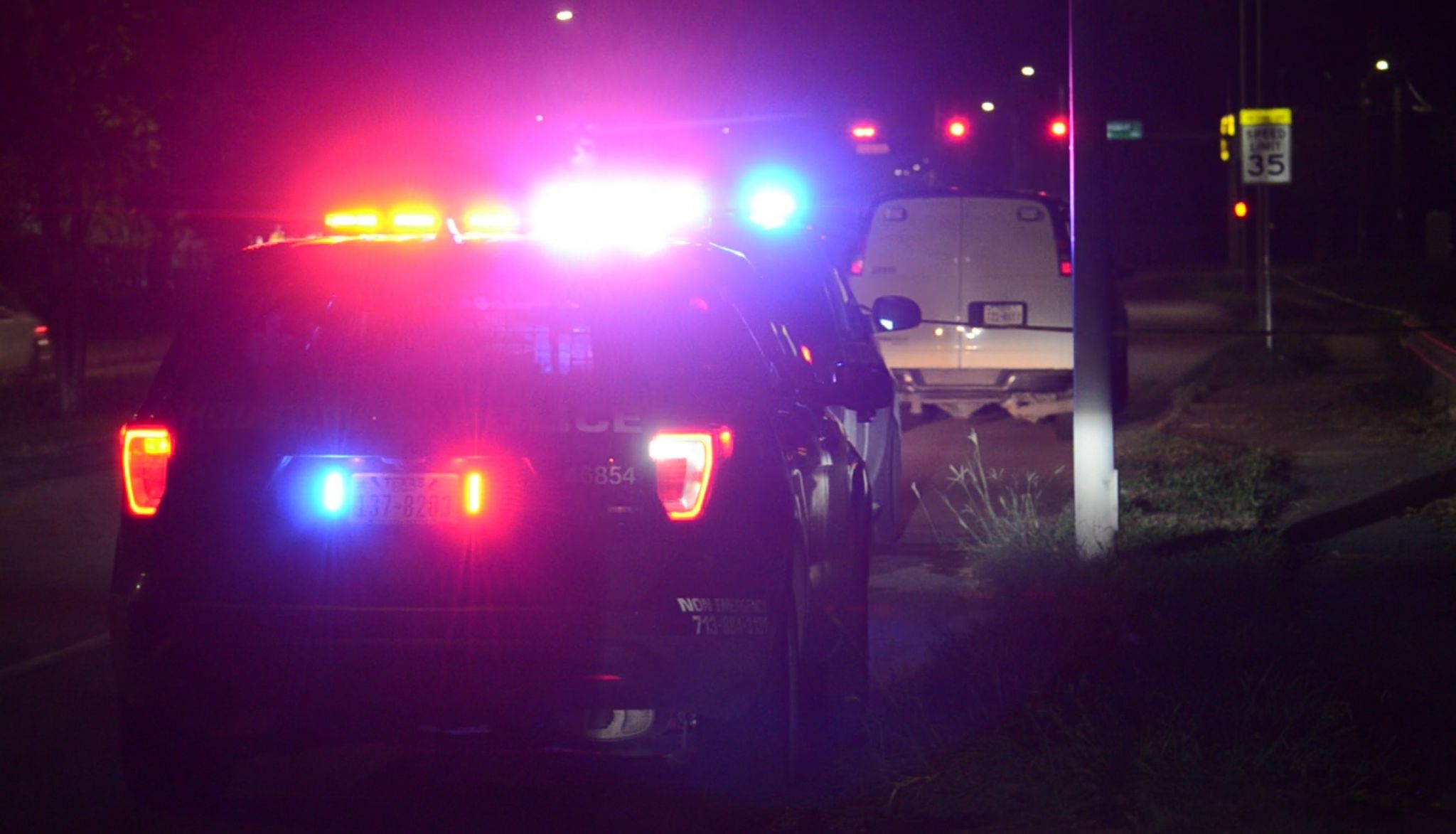 Man mowing lawn finds body in northeast Houston ditch