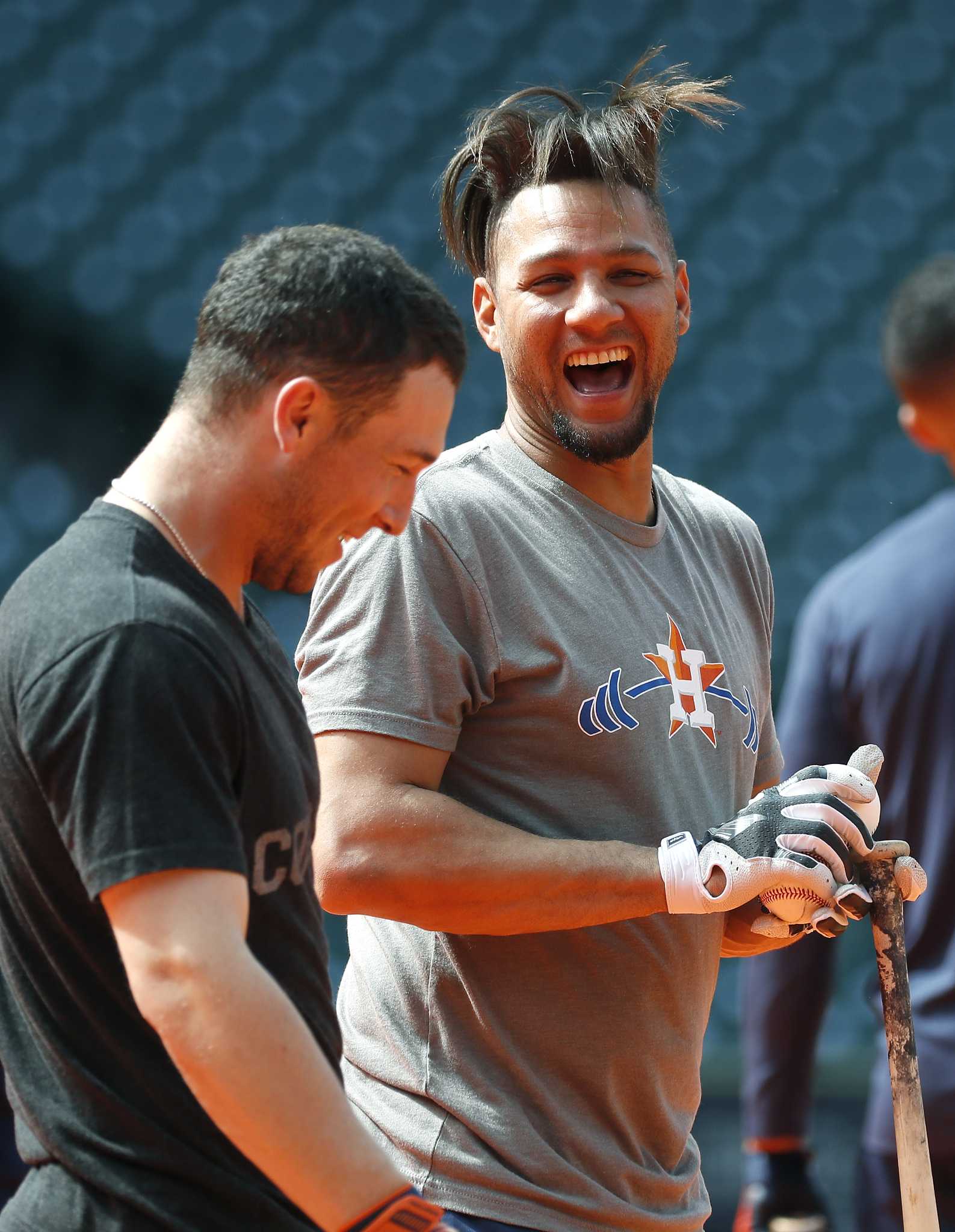 Gurriel's hair is family affair, 11/12/2017