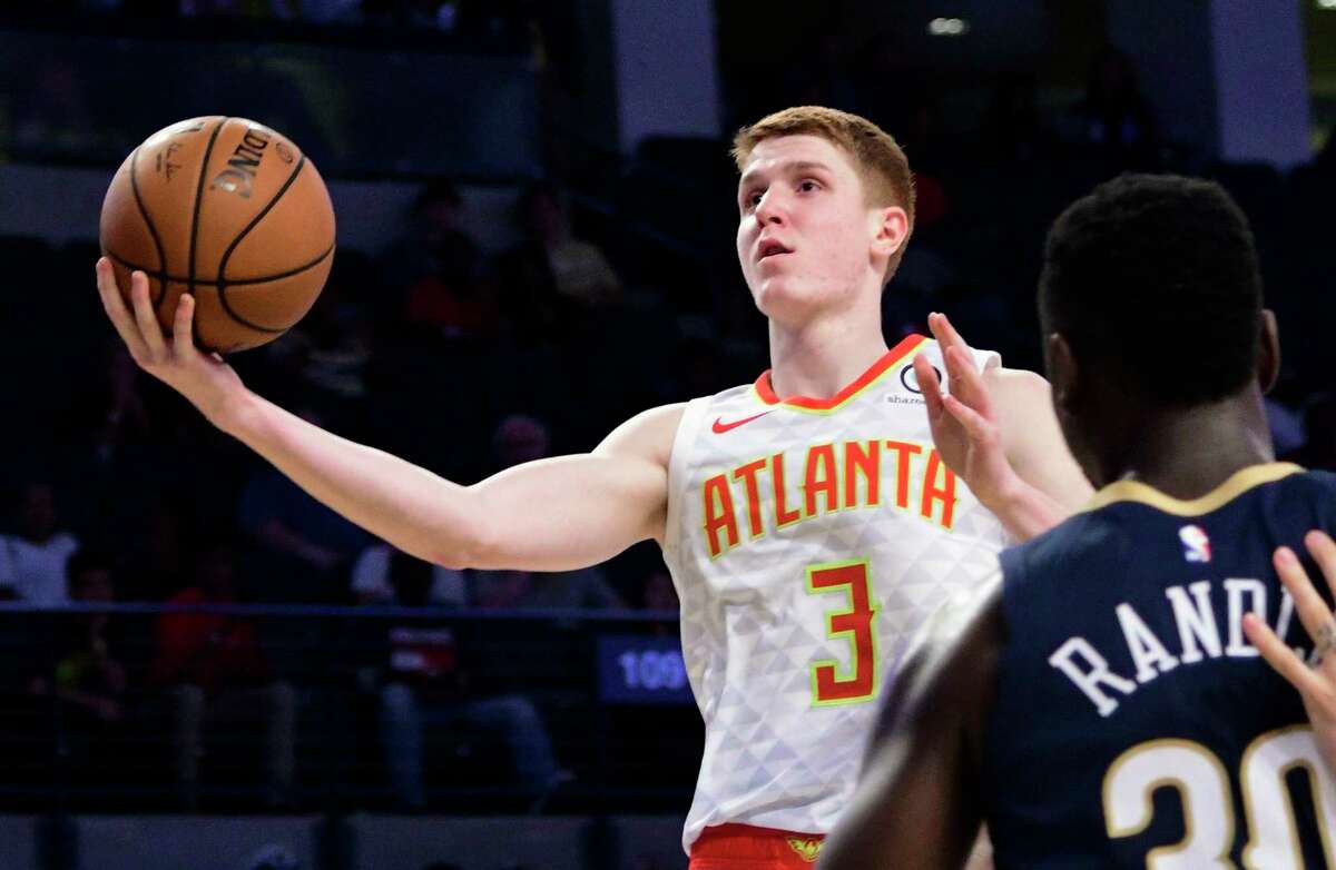 NBA: Dwyane Wade swaps jerseys with Hawks rookie Kevin Huerter