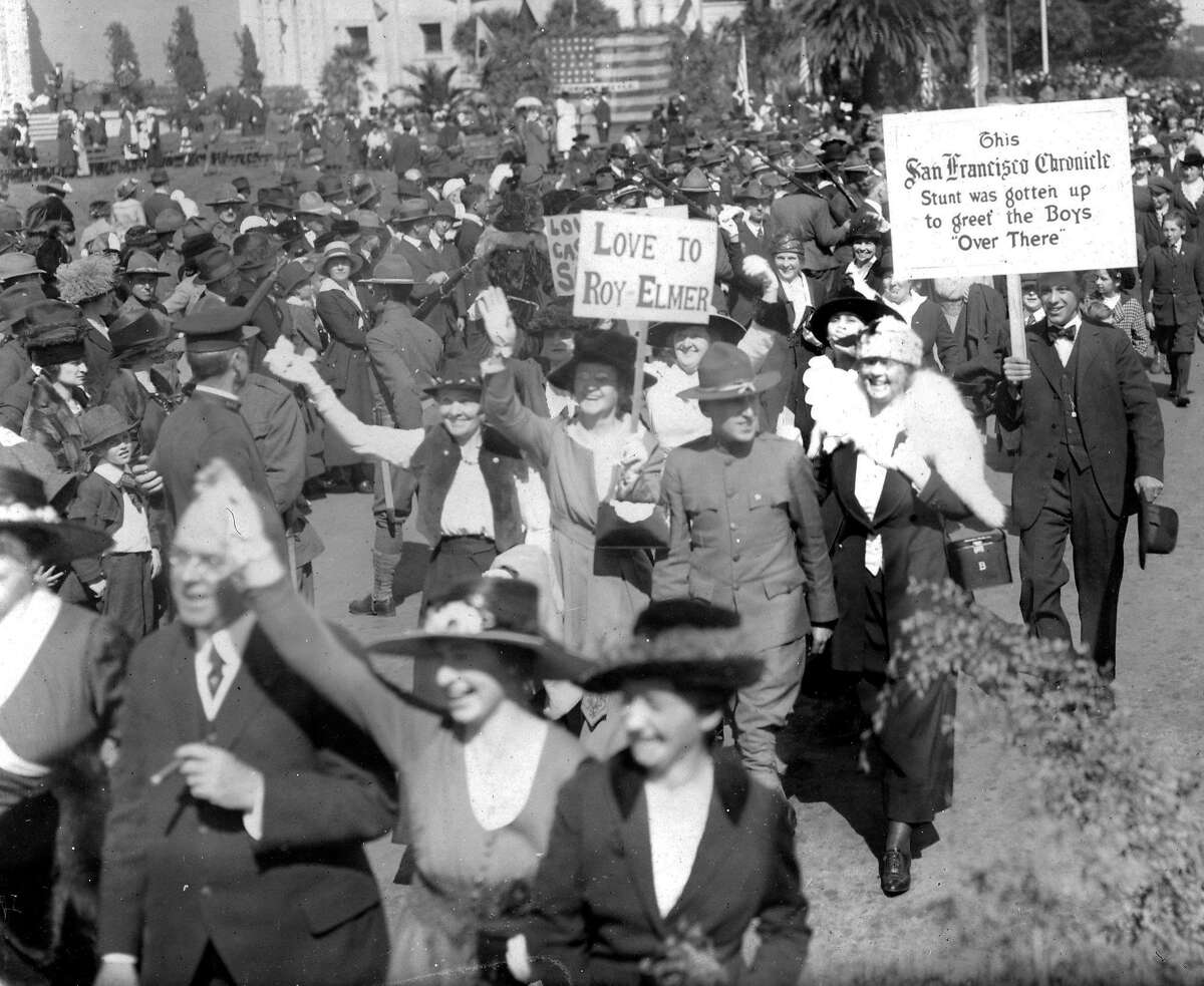 15万人聚集在金门公园，在一部电影摄像机前经过，拍摄亲戚和朋友向在法国前线作战的美国人致以问候和信息的电影。这些信息以横幅和标语的形式公布出来。这部电影是由《纪事报》出版商M.H. DeYoung和电影制片人Thomas H. Ince构思的。1918年10月6日