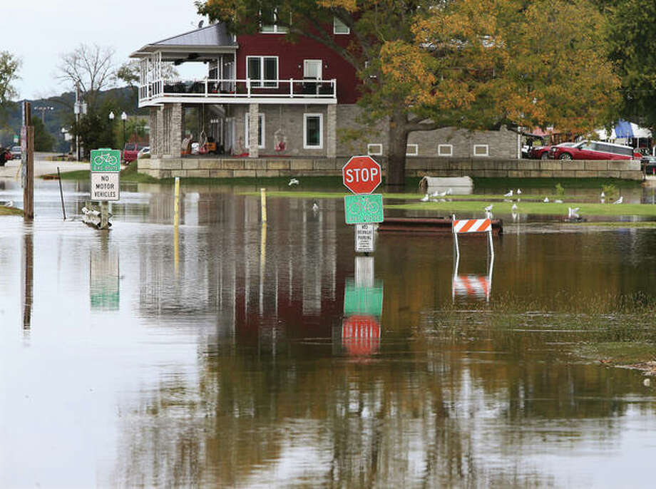 PHOTOS Flooding and flood prep begins in Grafton, West Alton Alton