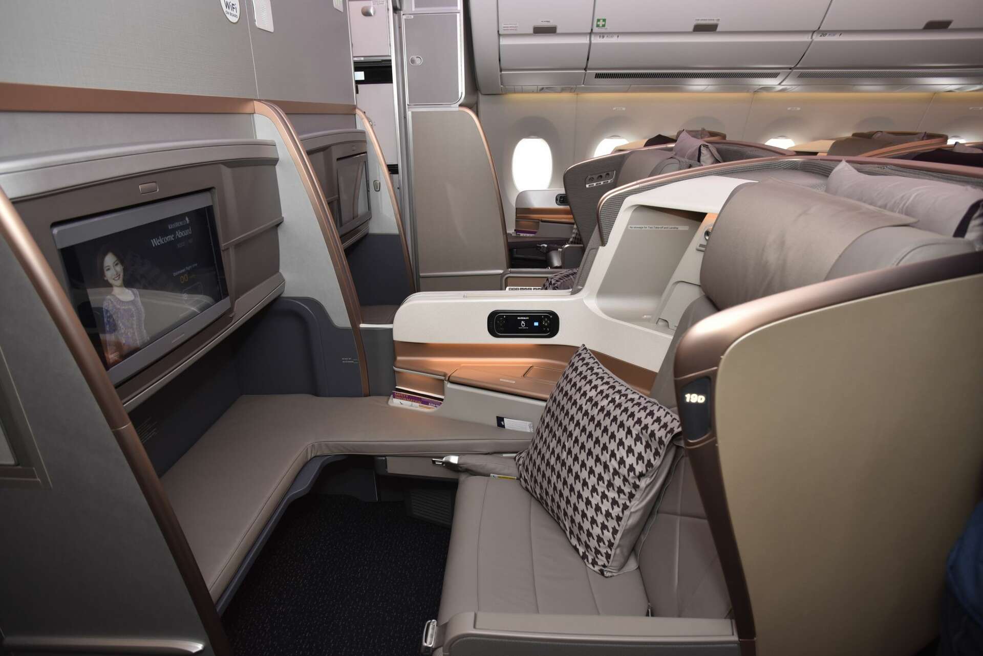 How a Business Class Consolidator Can Change the Luxury Airfare Game