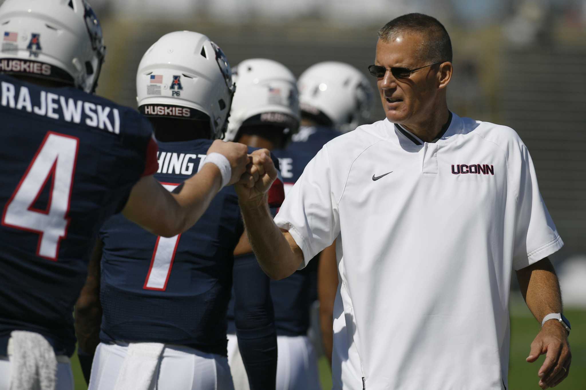 Social Media A Way Of Life For Uconn Football Coaches New Haven