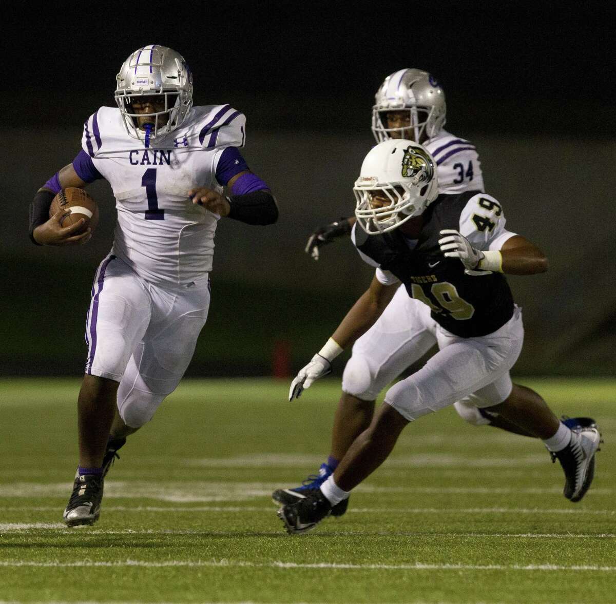 Football Klein Forest, Klein Cain face off in search of first district win