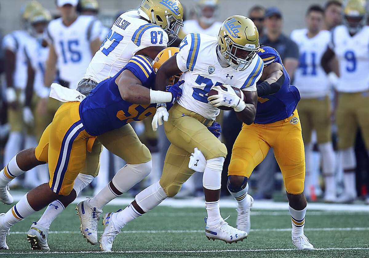 UCLA's Joshua Kelley (27) rushes against California during the first half of an NCAA college football game Saturday, Oct. 13, 2018, in Berkeley, Calif. (AP Photo/Ben Margot)