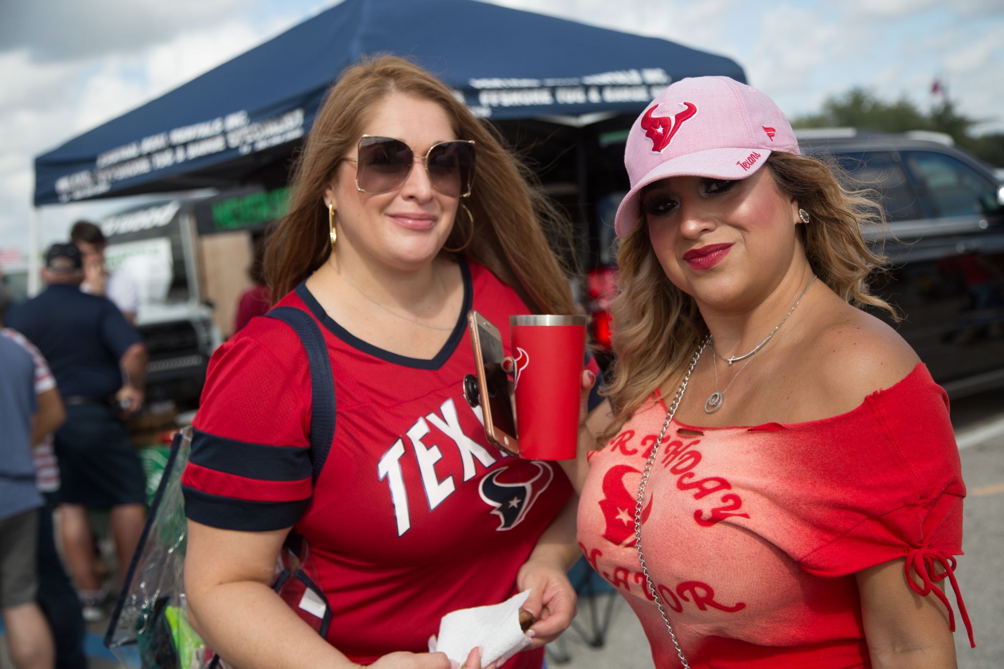 Texans fans enjoy tailgate experience before game against Bills