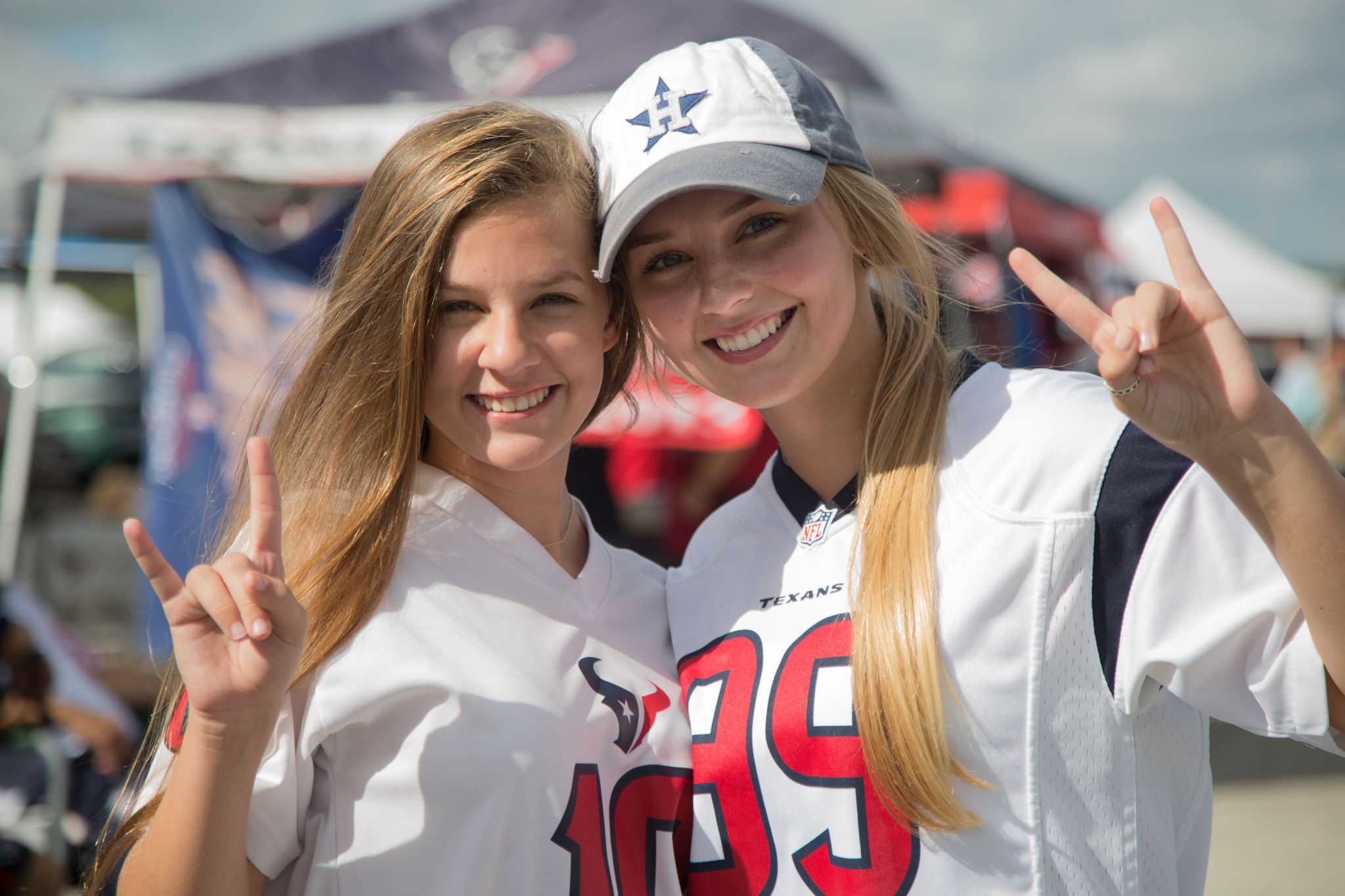 Texans fans enjoy tailgate experience before game against Bills