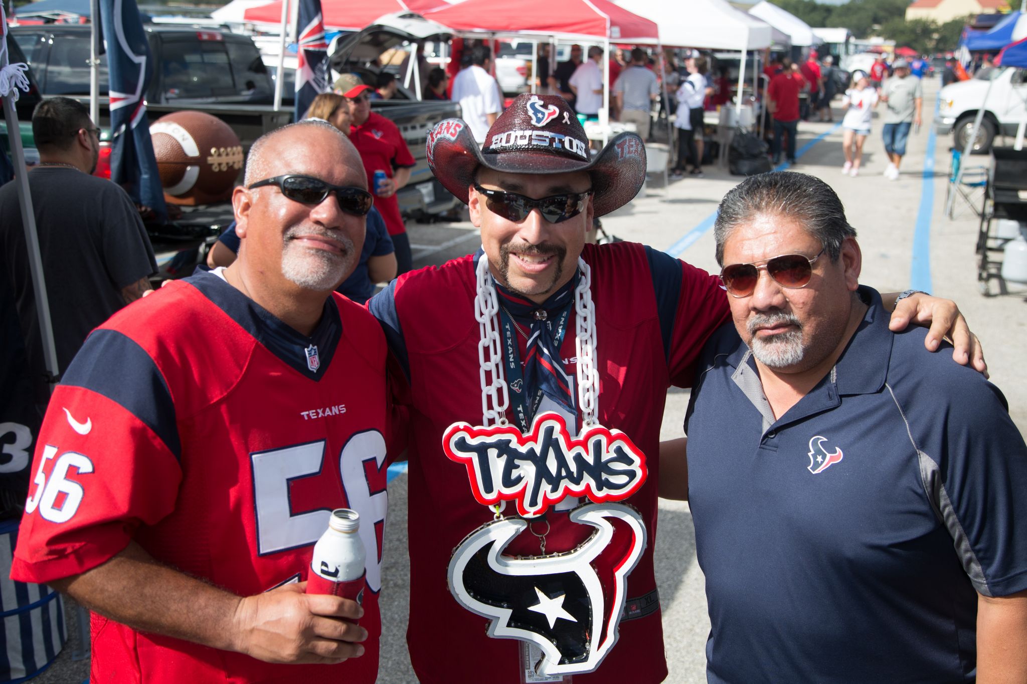 Texans fans enjoy tailgate experience before game against Bills