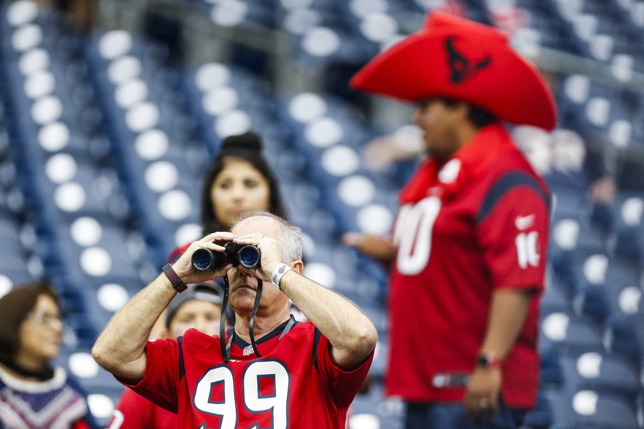 Texans fans enjoy tailgate experience before game against Bills