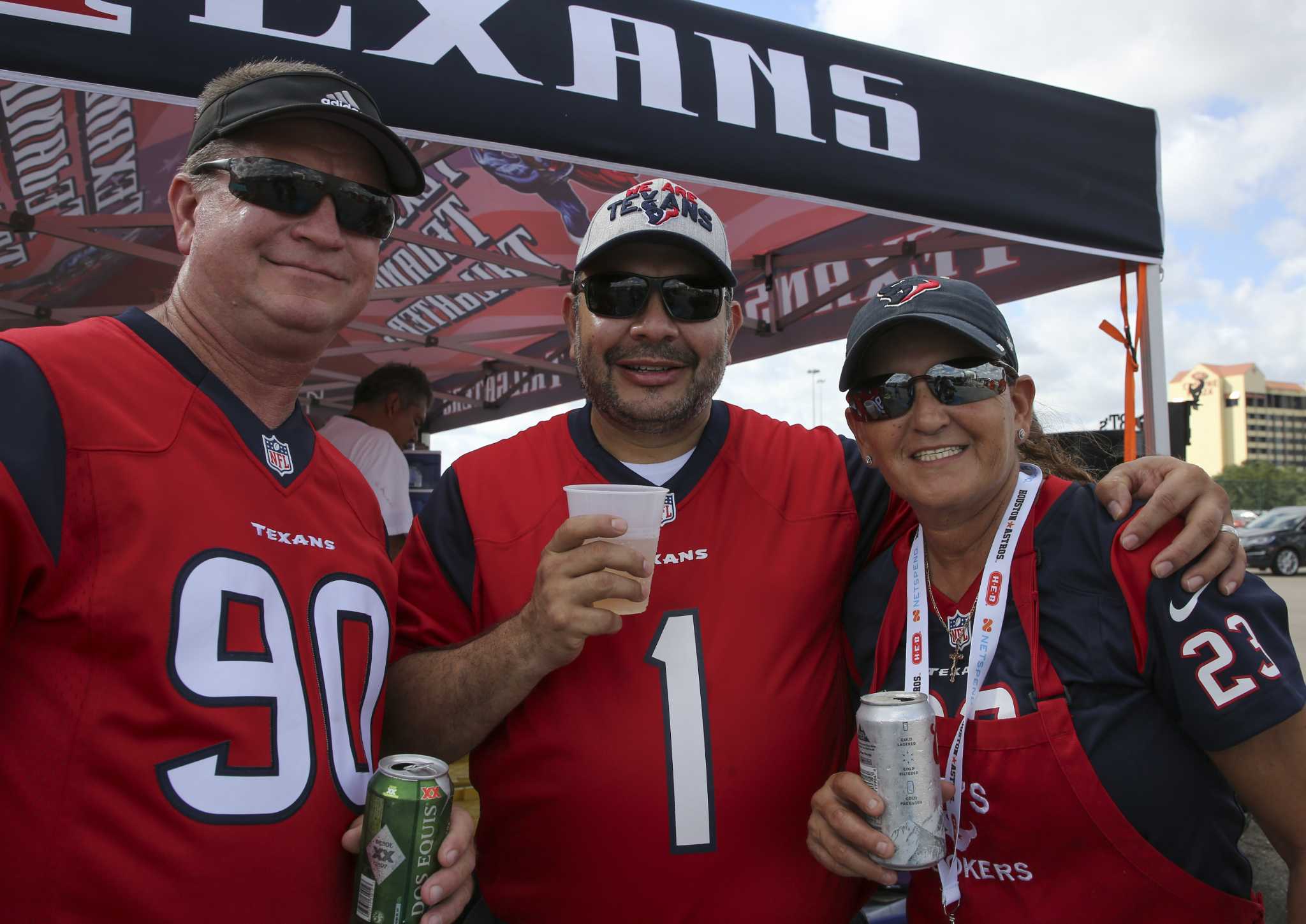 Texans fans enjoy tailgate experience before game against Bills