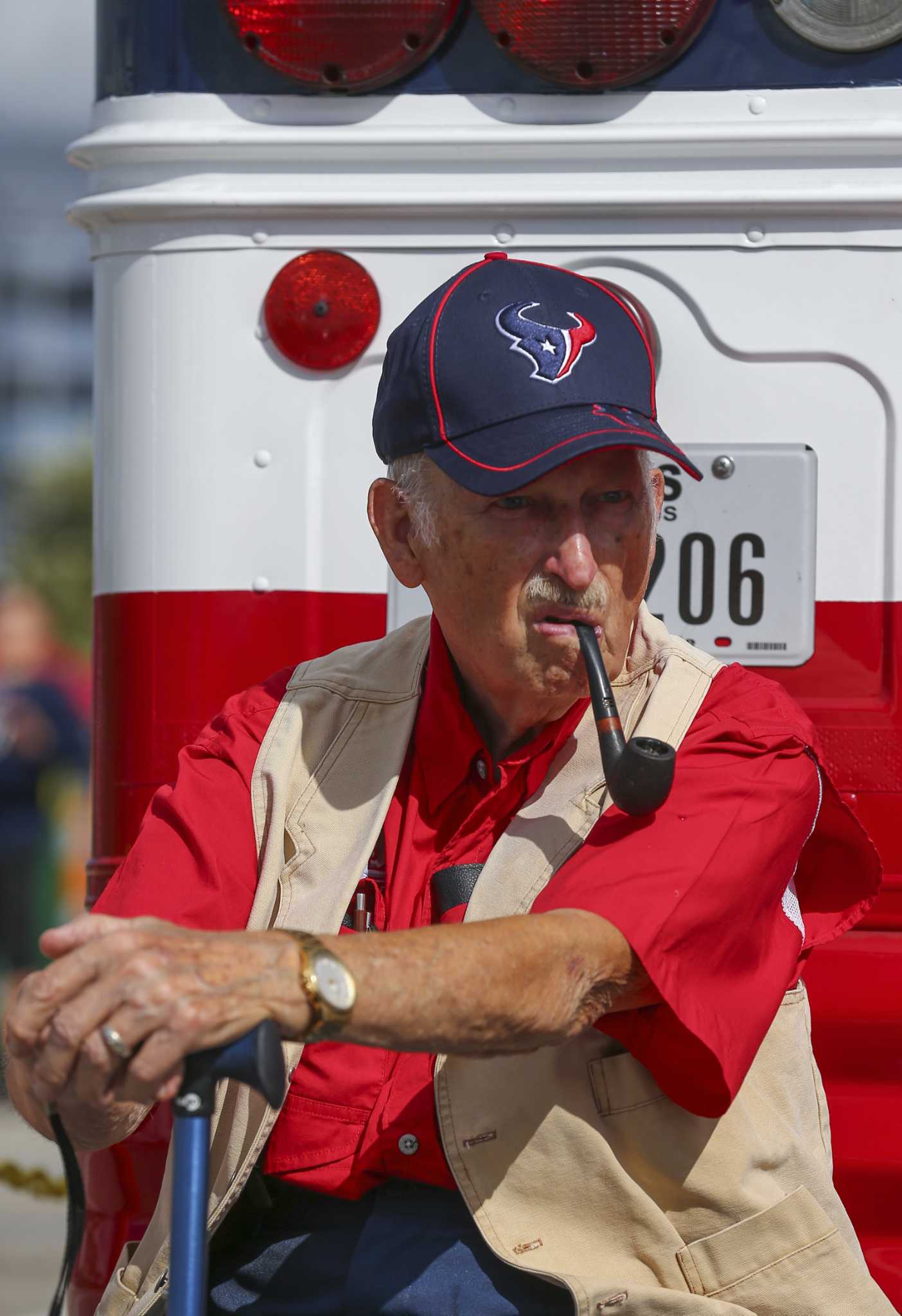 Texans fans enjoy tailgate experience before game against Bills