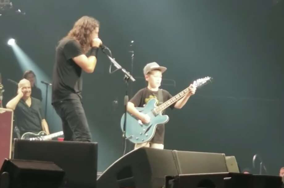 Dave Grohl brought a 10-year-old boy on stage in Kansas City to play some songs from Metallica. Photo: Brian Gittings / YouTube