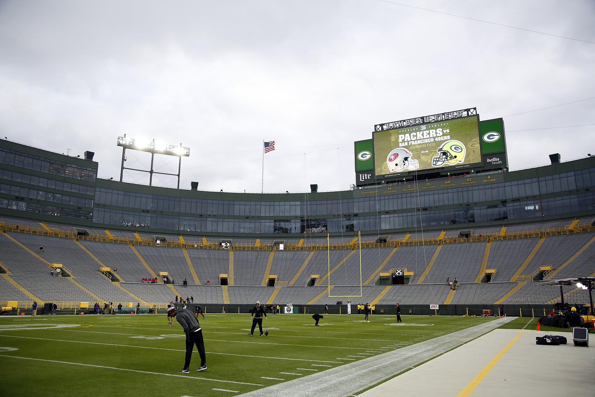 49ers-Packers pregame: Sights and sounds from Lambeau Field