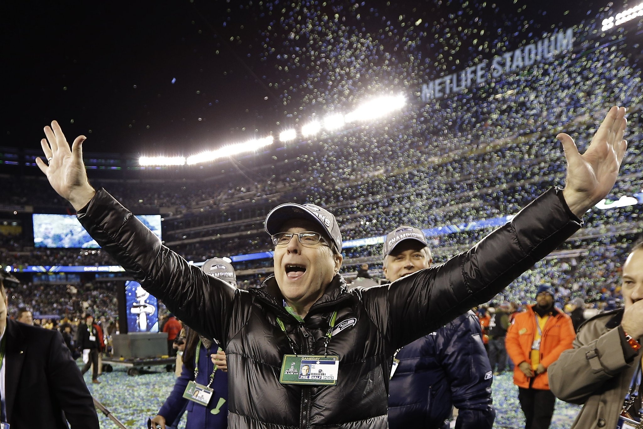 Seahawks fan creates Super Bowl ring for the 12s