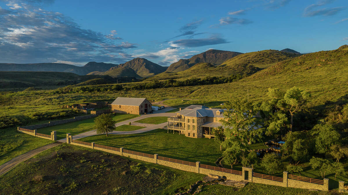 El Paso billionaire bids for huge West Texas ranch