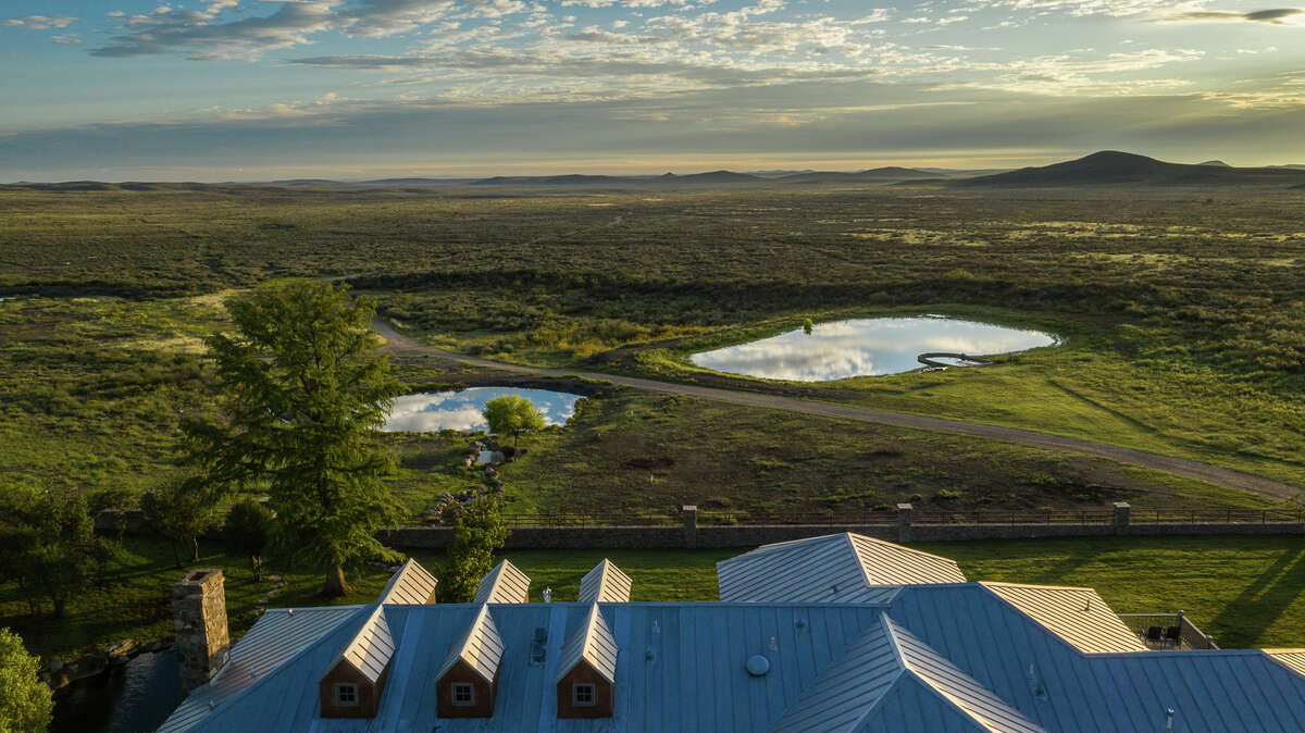 El Paso billionaire bids for huge West Texas ranch