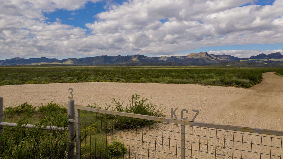 El Paso billionaire bids for huge West Texas ranch