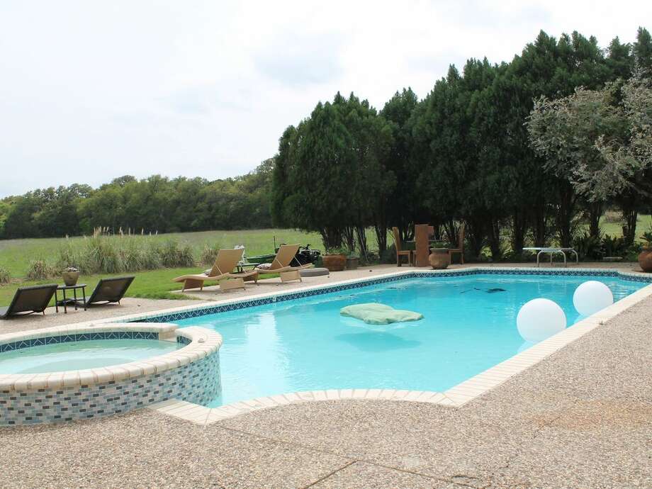 11 beautiful cabins and cottages near San Antonio available for a quick