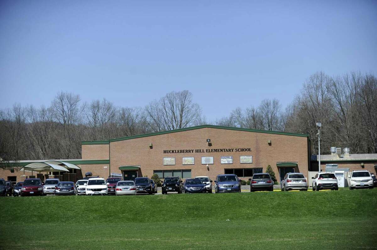 New Huckleberry Hill school is best option, officials say